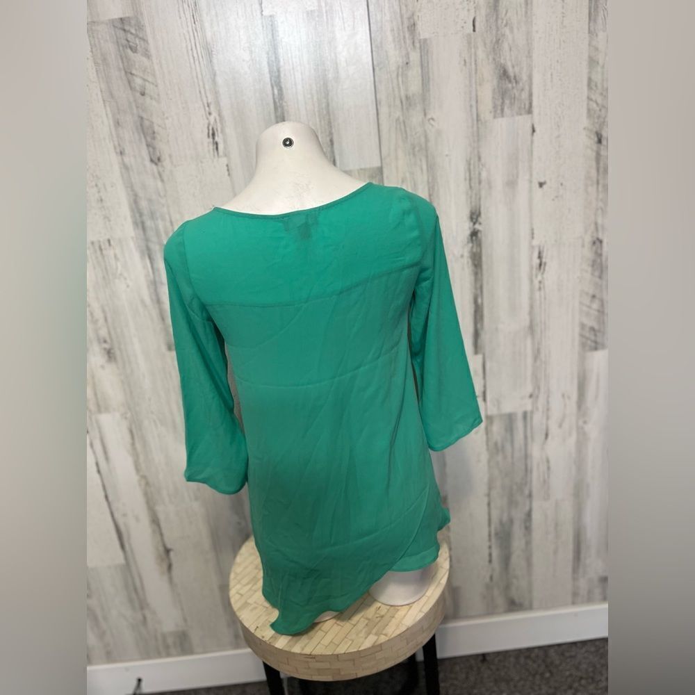 Green blouse  - Picture 4 of 7